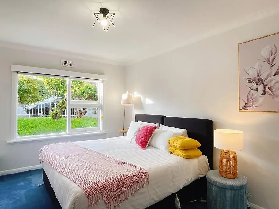 Stunning West Hobart Home- Close To City And Shops 0*,